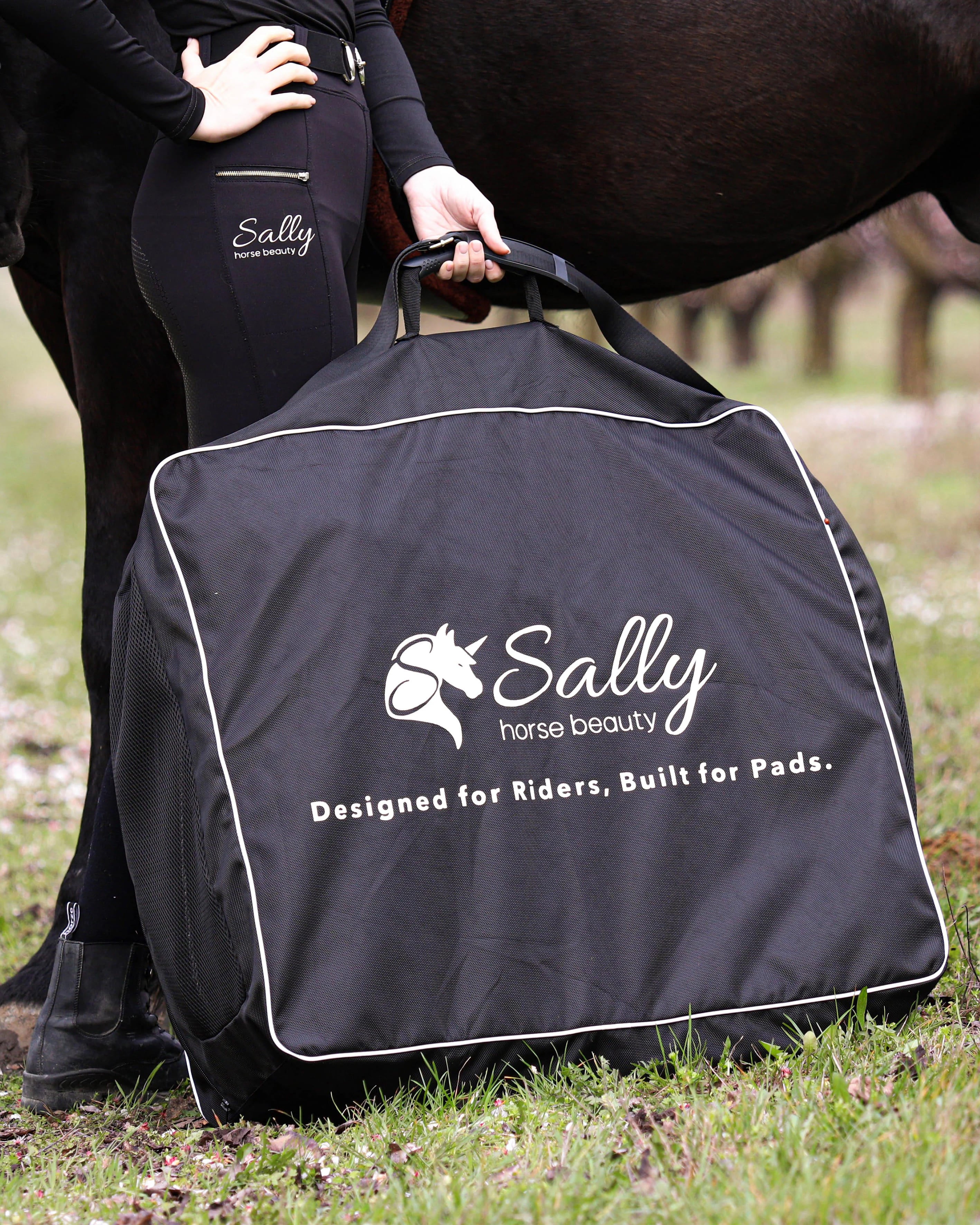 Saddle pad bag
