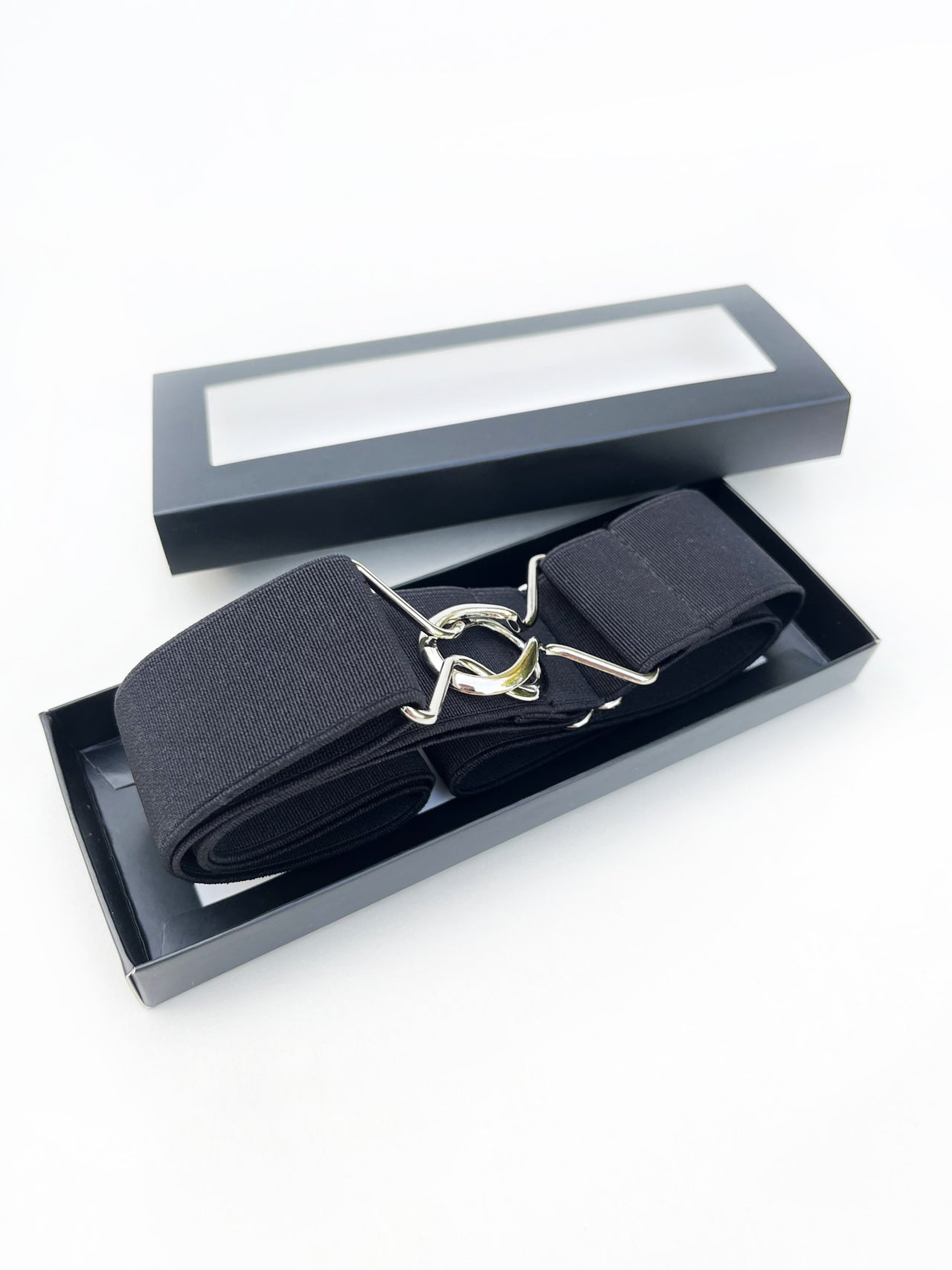Black horse shoe buckle elastic belt